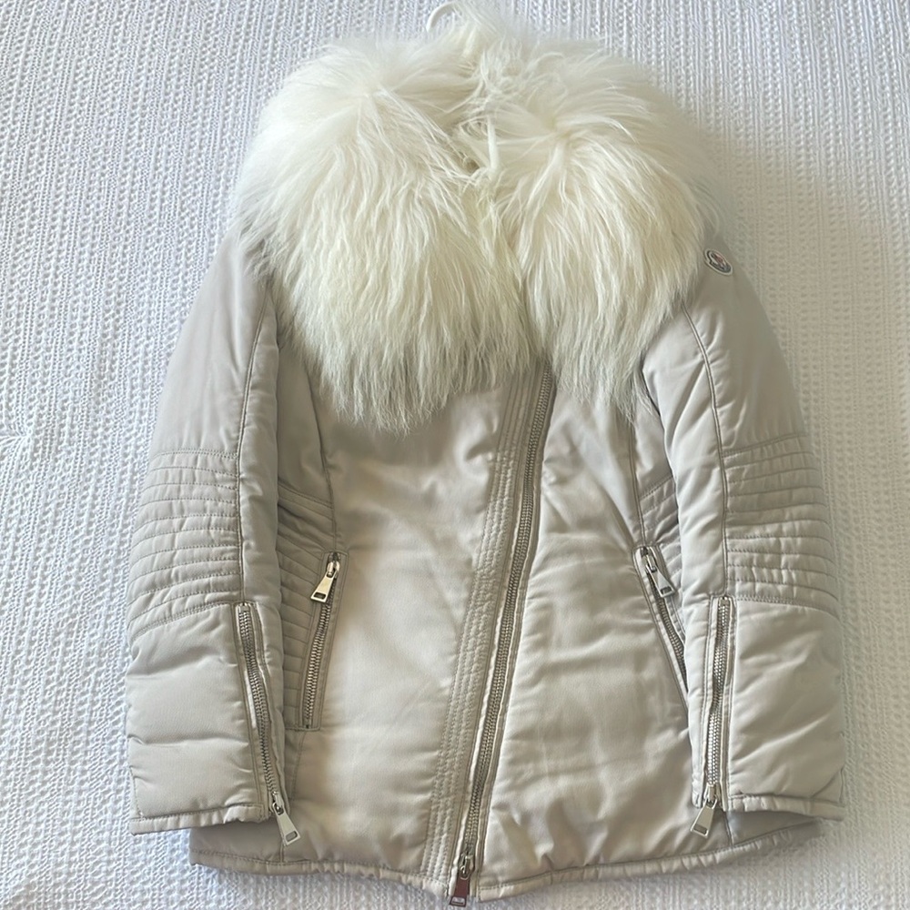 Moncler Down Puffer Jacket w/ Genuine Fur Collar – Women's Size 3 (Medium) - Picture 4 of 10